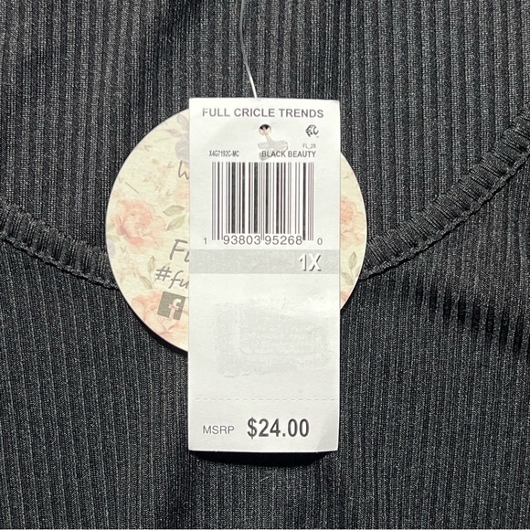 Jolie & Joy | Ribbed Black Short Sleeve Crop Top with front loop detail nwt - Picture 8 of 9